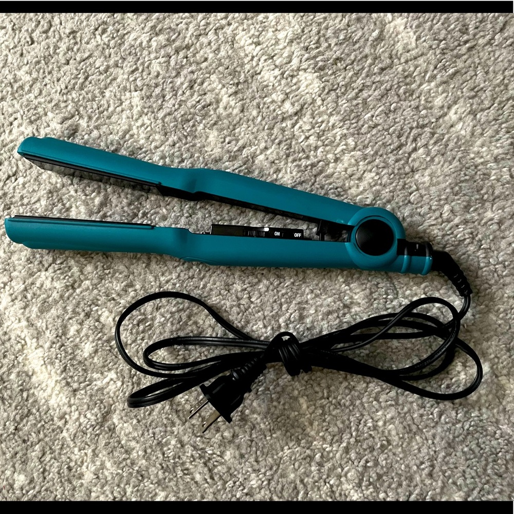 Revlon Ceramic Straightener with temperature dial